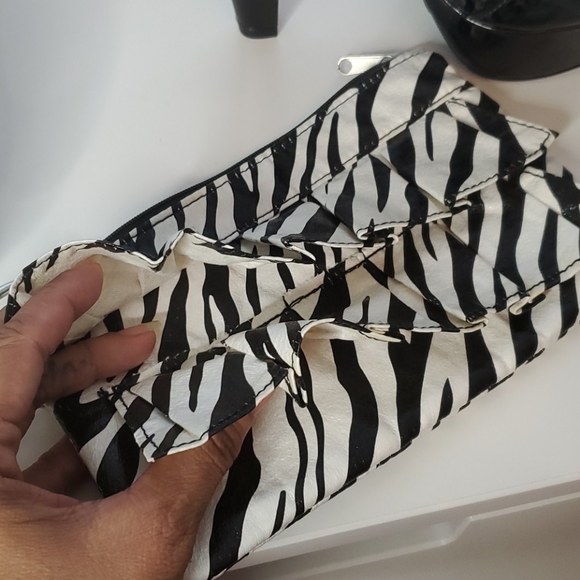 City Streets open toe platform Heels/Clutch - Picture 6 of 11